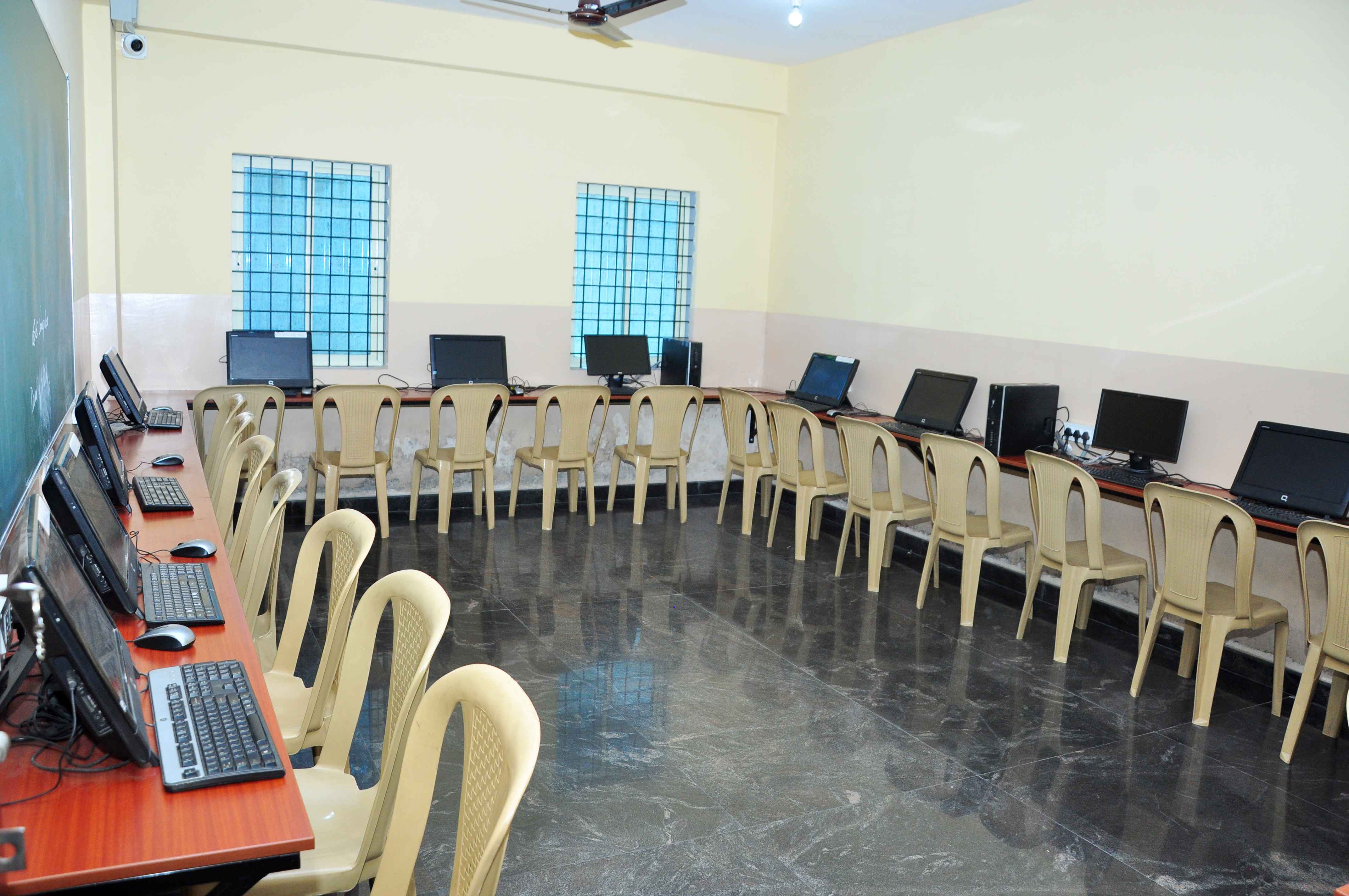 Well-equipped Science and Computer Labs at Prism Prajna Academy Bangalore